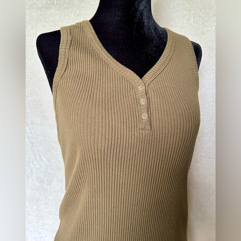 Women’s V-neck Tank